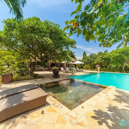 Villa Segara Murti - Stylish Beachfront Villa!